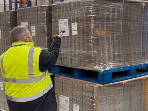 Scanning pallets for distribution software